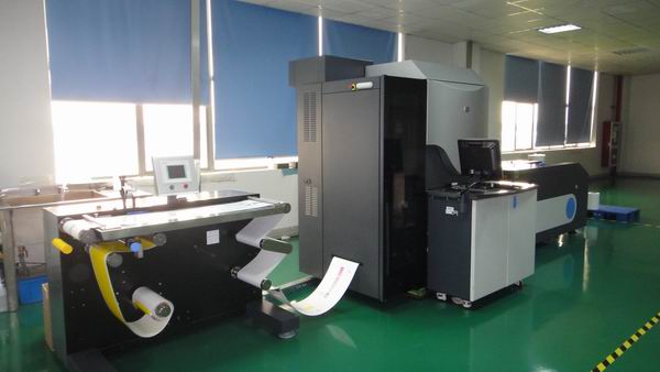 公司引进美国HP卷式数码印刷机